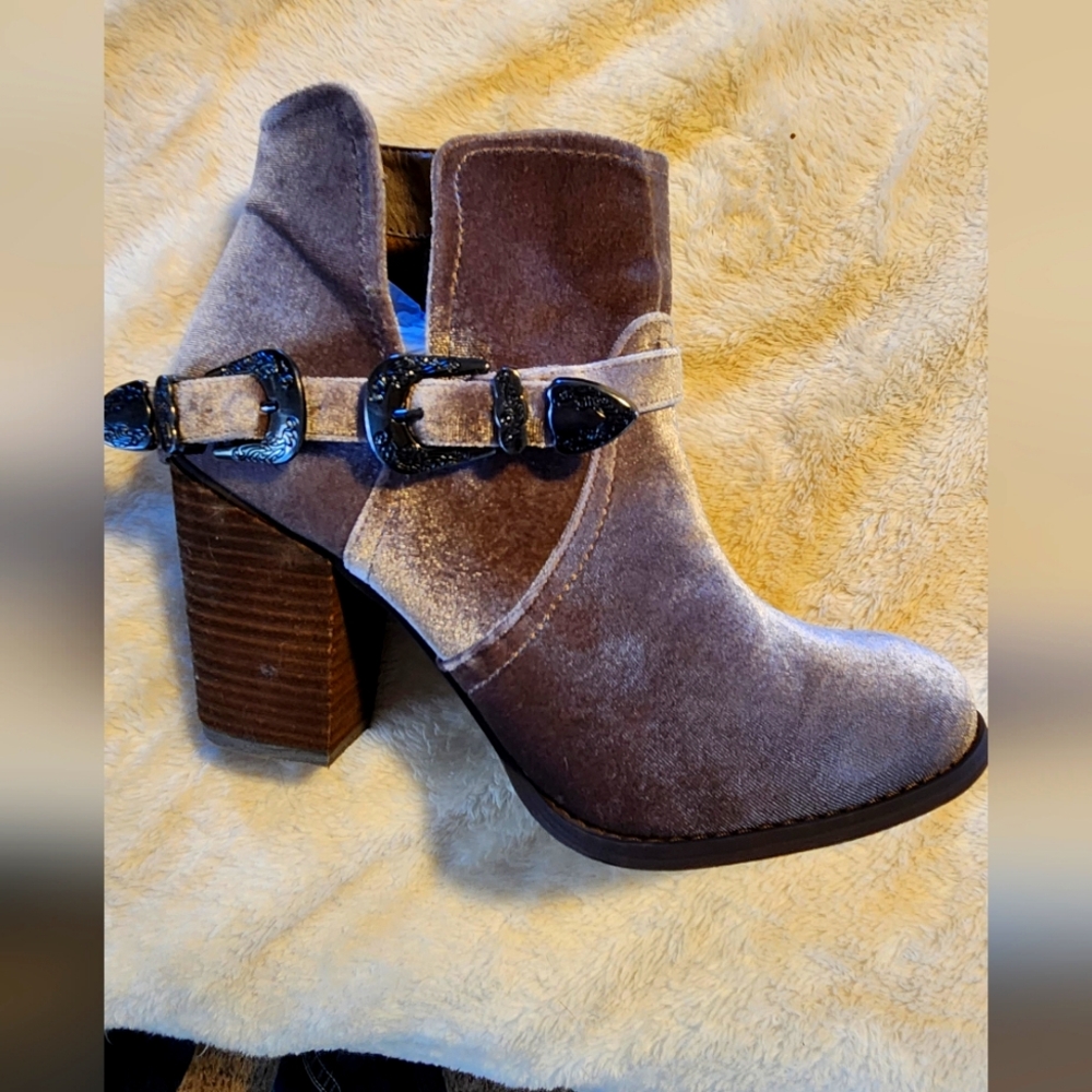 Velvet booties